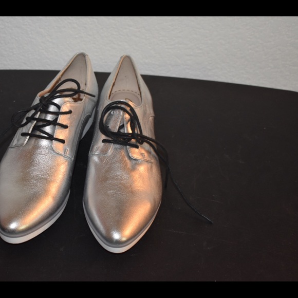 clarks silver lace up shoes